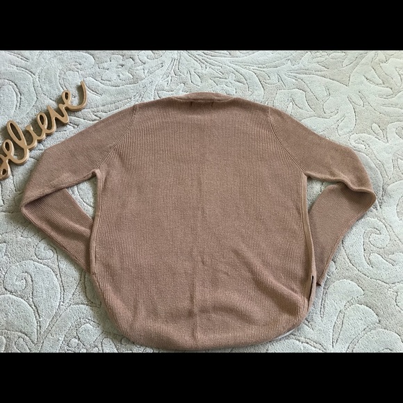 sweater - Picture 5 of 6